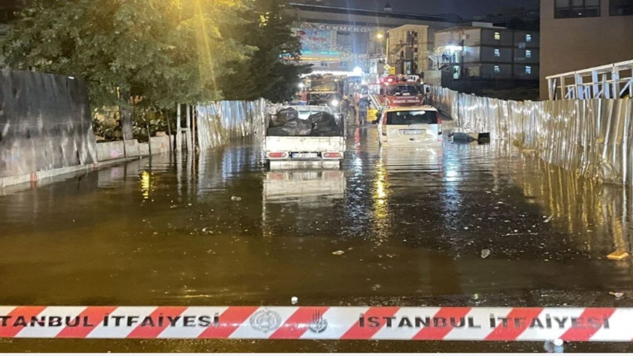 İstanbul’da sağanak felakete dönüştü: Metro istasyonu su bastı, uçaklar havada tur attı