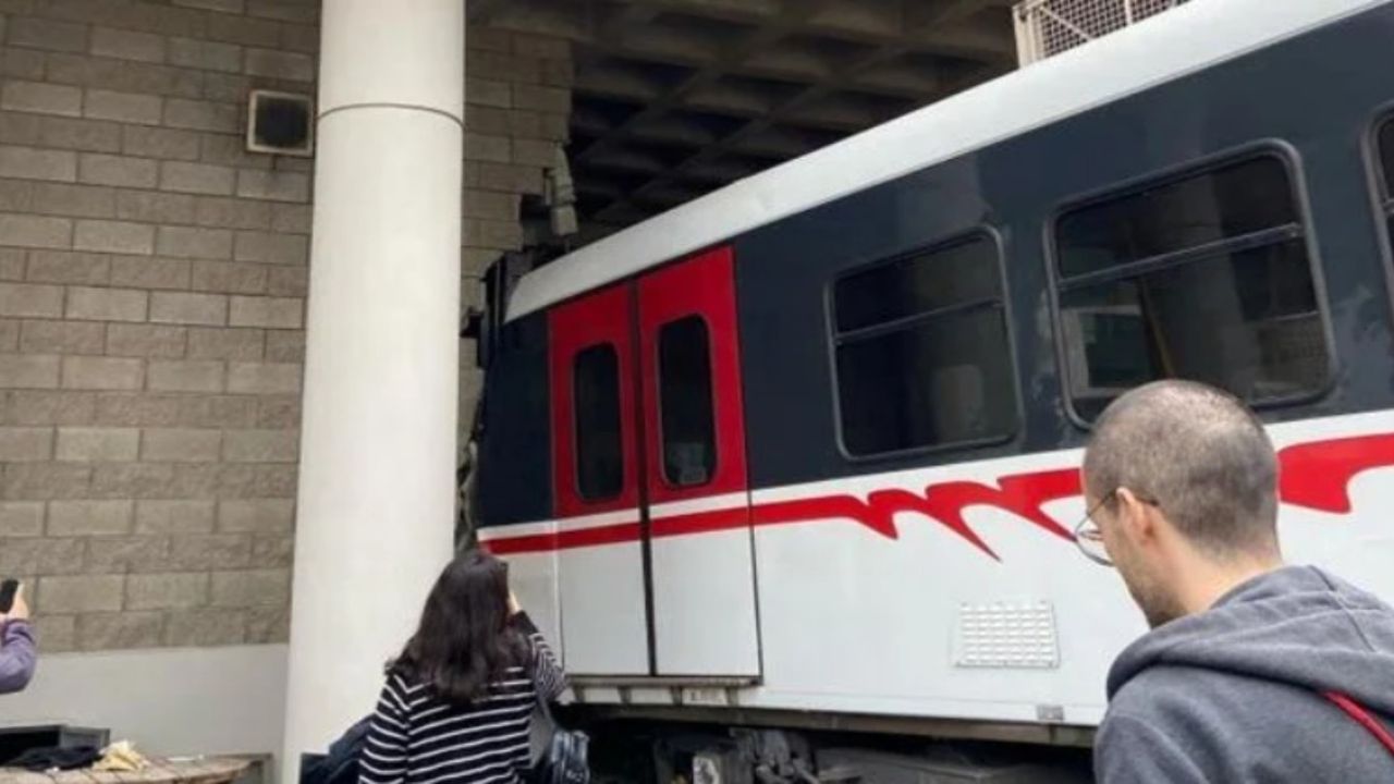  İzmir’de metro faciası: Raydan çıkan metro duvara çarptı