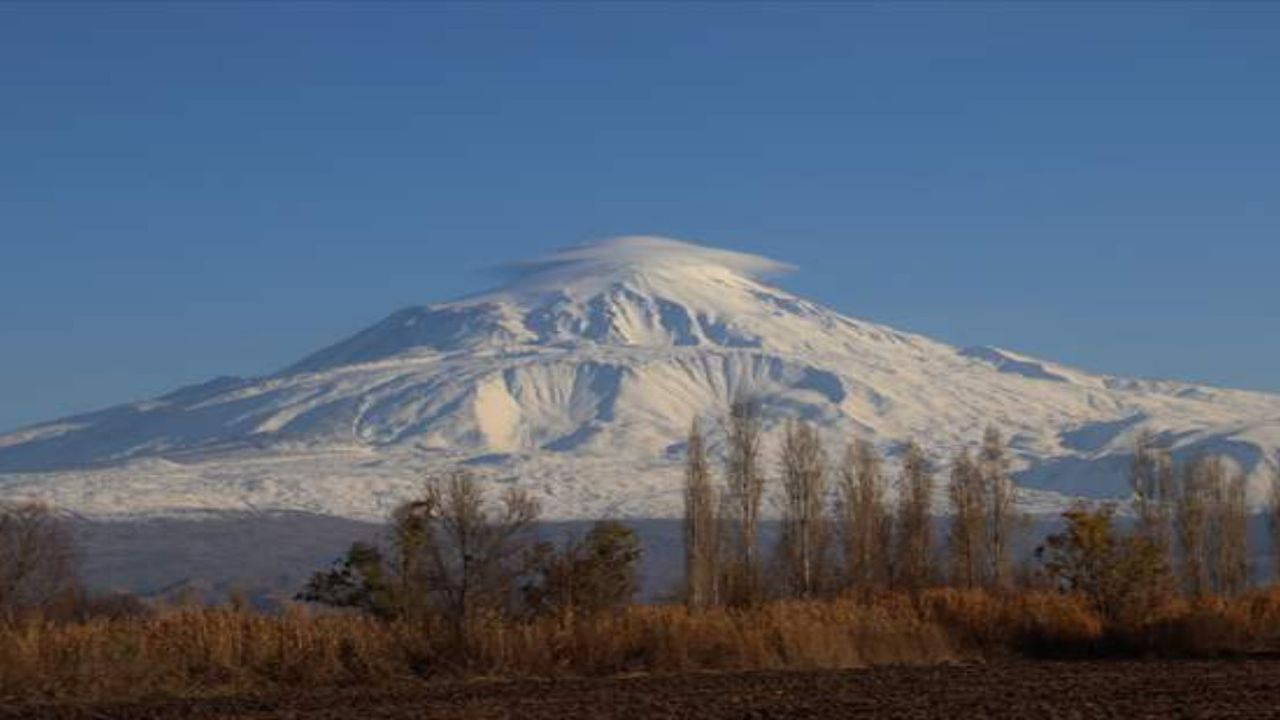 Kar ve tipi Erzurum ile Ağrı’yı esir aldı