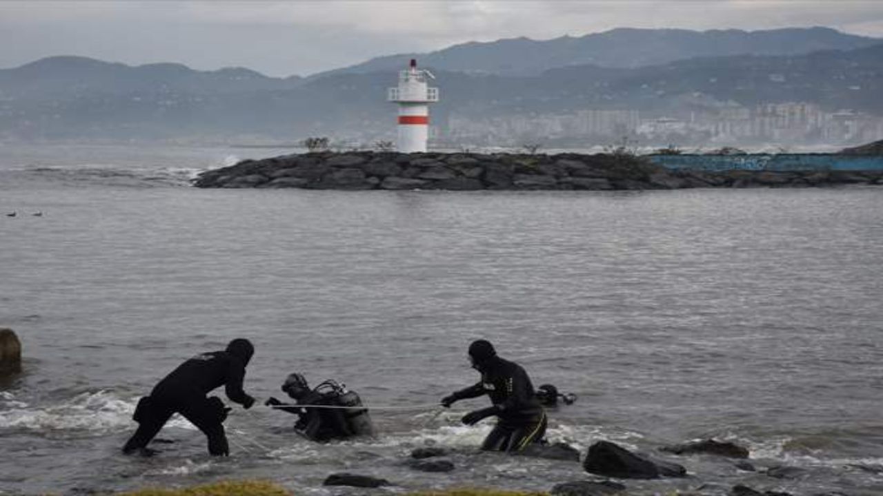 Karadeniz fırtınayla mücadele ediyor! Trabzon’da denize kapılan 2 kişiden haber yok