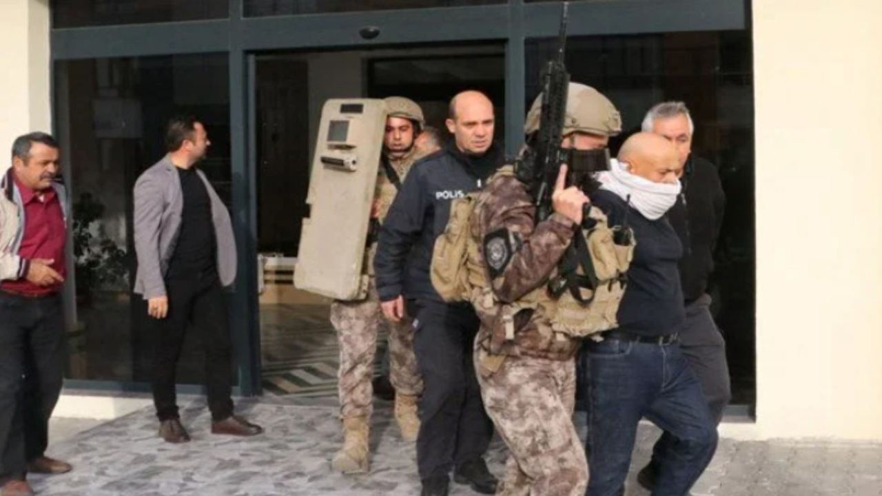 Kayseri’de evini yakan adam özel harekat operasyonuyla yakalandı!