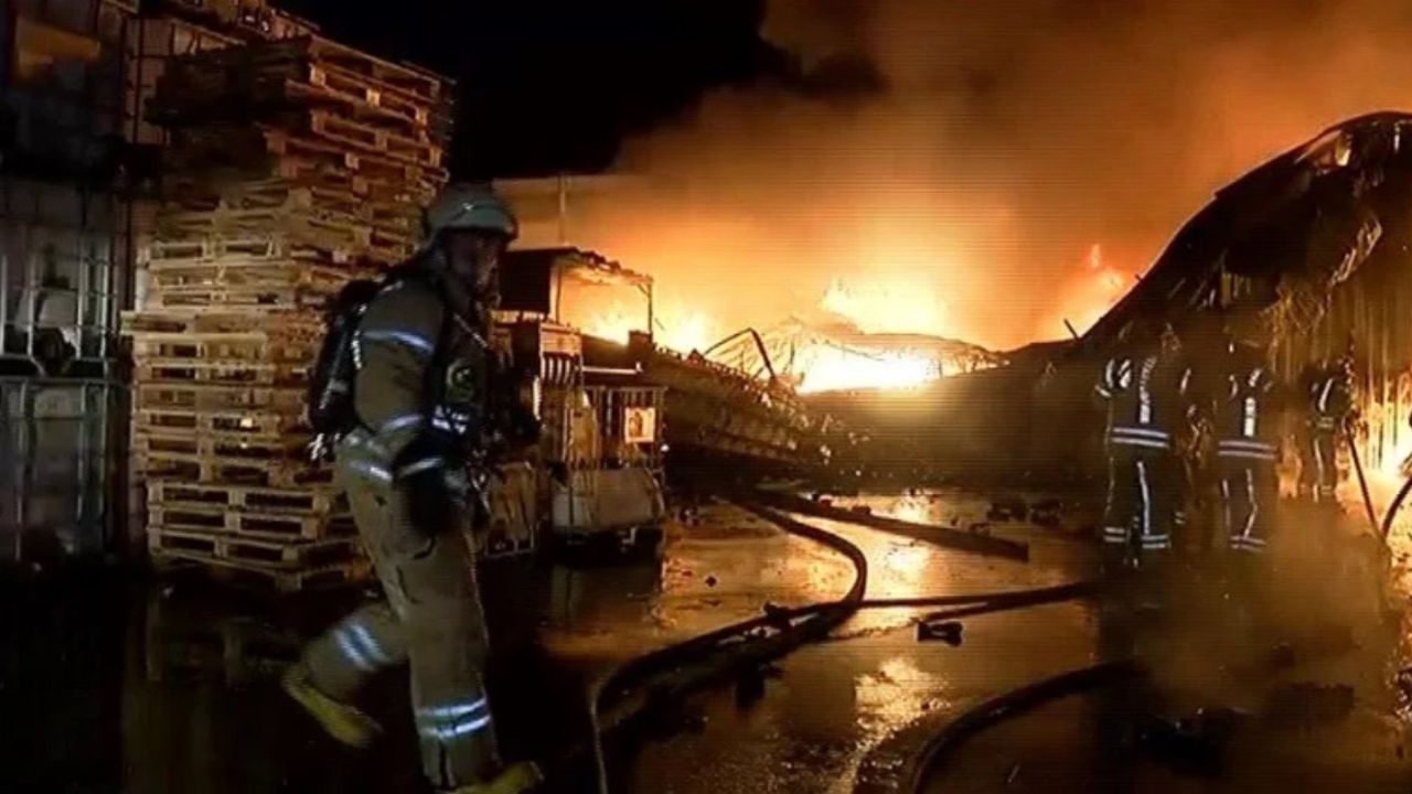 Kimyasal madde deposunda korkutan yangın! Patlama sesleri geliyor