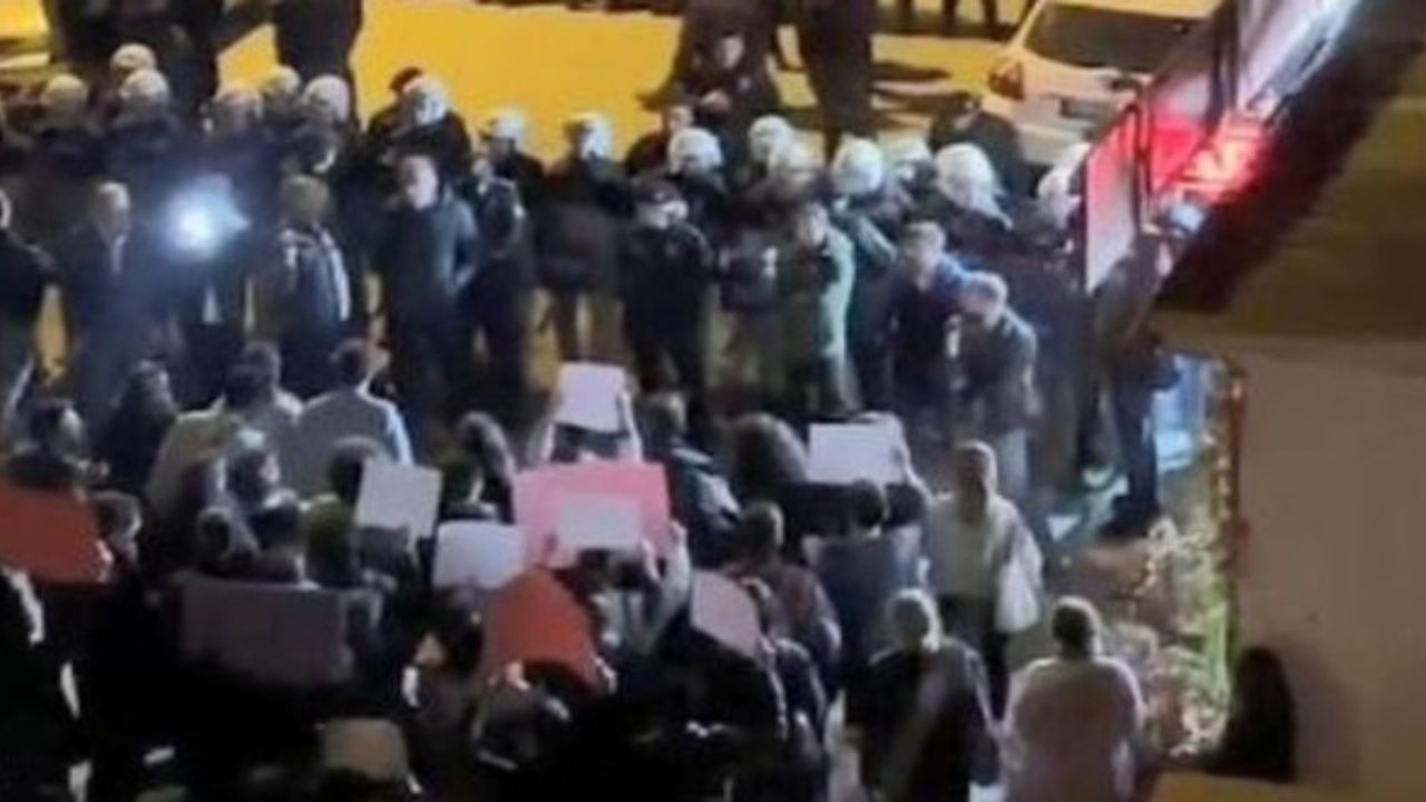 Öğrencilerden intihar protestosu: 5 polis yaralandı