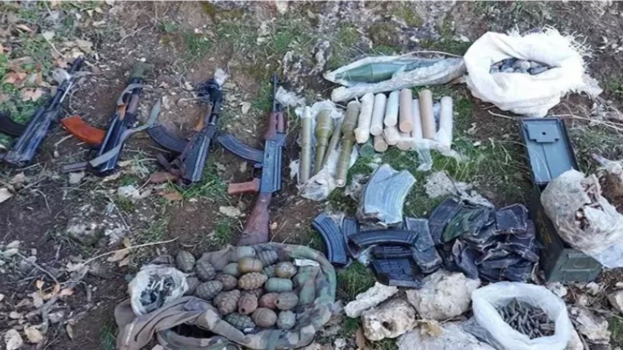 Pençe-Kilit’te terör örgütü PKK'ya ait çok sayıda silah ele geçirildi
