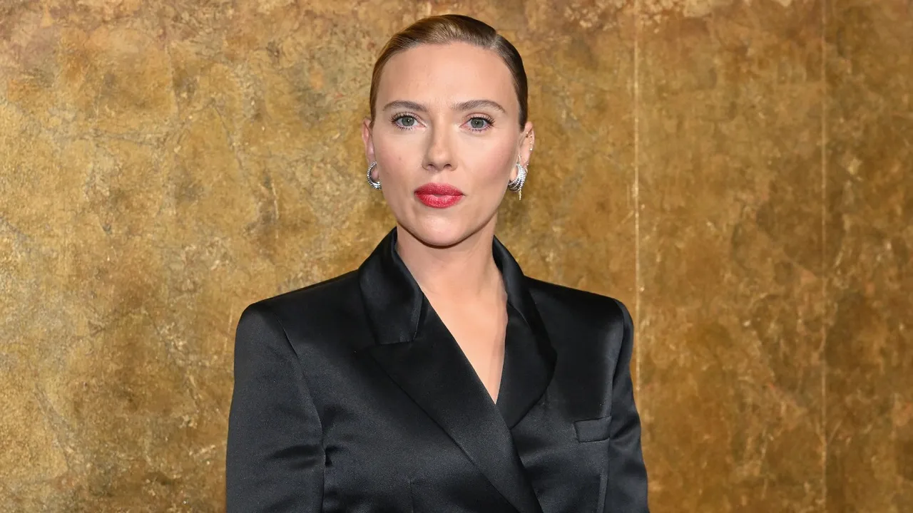 Scarlett Johansson, orijinal Avengers ekibinin geri dönüşü hakkında eğlenceli bir şaka yaptı