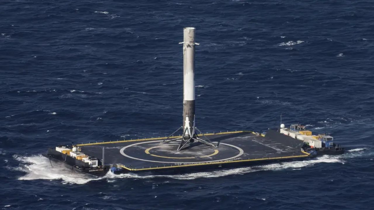 Bir SpaceX roket güçlendiricisi dalgalı sularda devrildikten sonra kullanılmaz hale geldi!