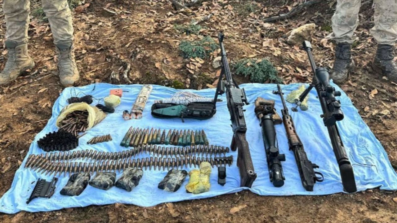 Bitlis’te teröristlerin silah deposu imha edildi