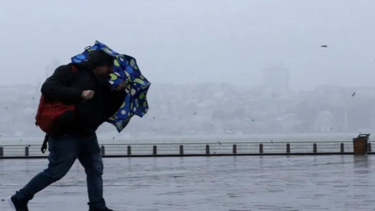Fırtına sebebiyle İstanbul deniz taşımacılığı durma noktasına geldi