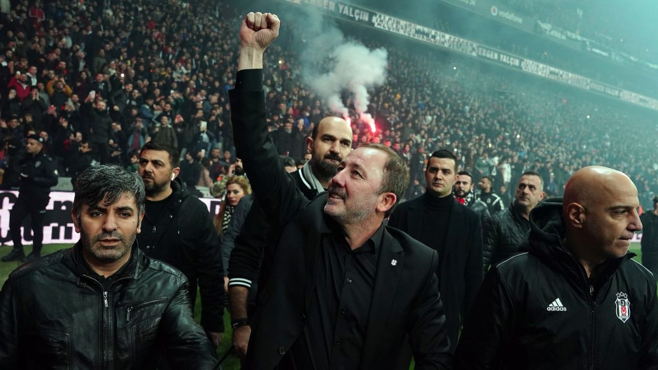 Hasan Arat açıkladı! Beşiktaş'ta Sergen Yalçın ile görüşme