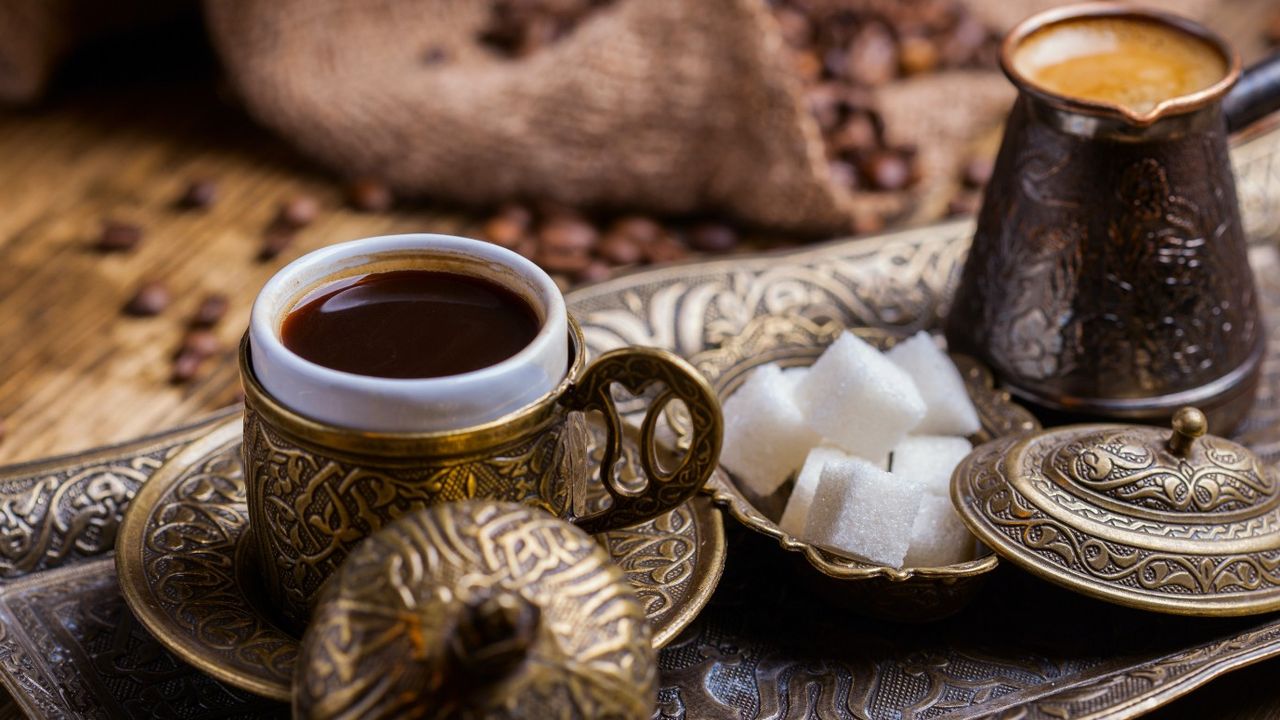 Her gün içtiğiniz Türk kahvesine 1 çay kaşığı ekleyin! 1 haftada vücudunuza yaptıklarına inanamayacaksınız