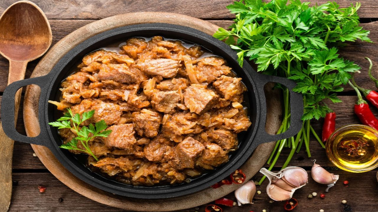 Lokum gibi kırmızı etiniz hazır! Sadece bir kaşığı bu malzemeyi eklemeniz yeterli olacak