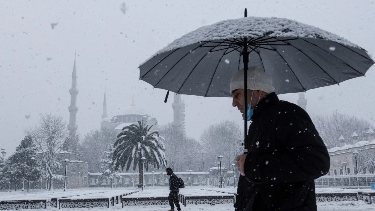 Meteoroloji’den hafta sonu için sağanak ve kar uyarısı: Seferler iptal oldu