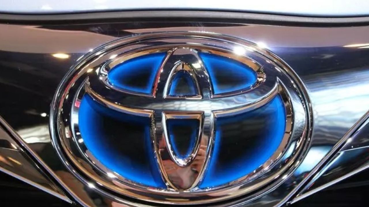 Toyota indirime indirim yaptı! O modelinde fiyatlar 200 bin TL birden çakıldı!