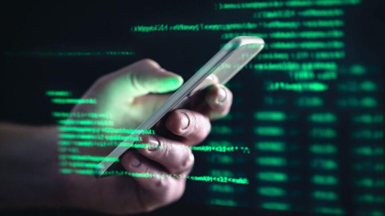 Tüm inkârlara rağmen, bir reklam şirketi telefonların bizi dinlediğini iddia etti! Peki bu yasal mı?