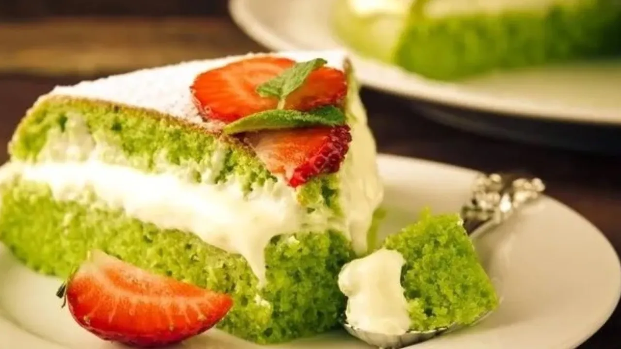 Yeşil kek çocukların favori tatlısı olacak! İçinde ıspanak olduğunu kimse anlamayacak: İşte ıspanaklı kek tarifi