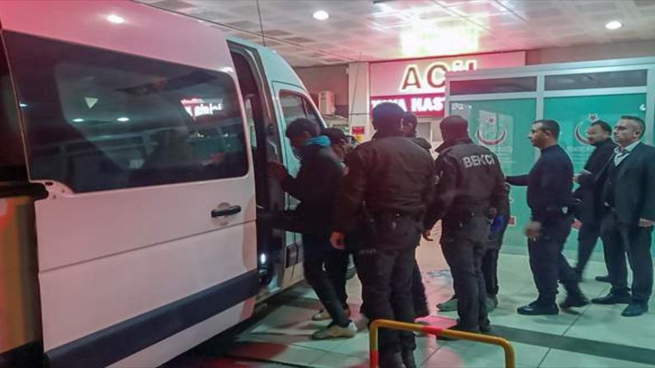 Yunanistan sınırında tırda gizlenen 29 düzensiz göçmen yakalandı