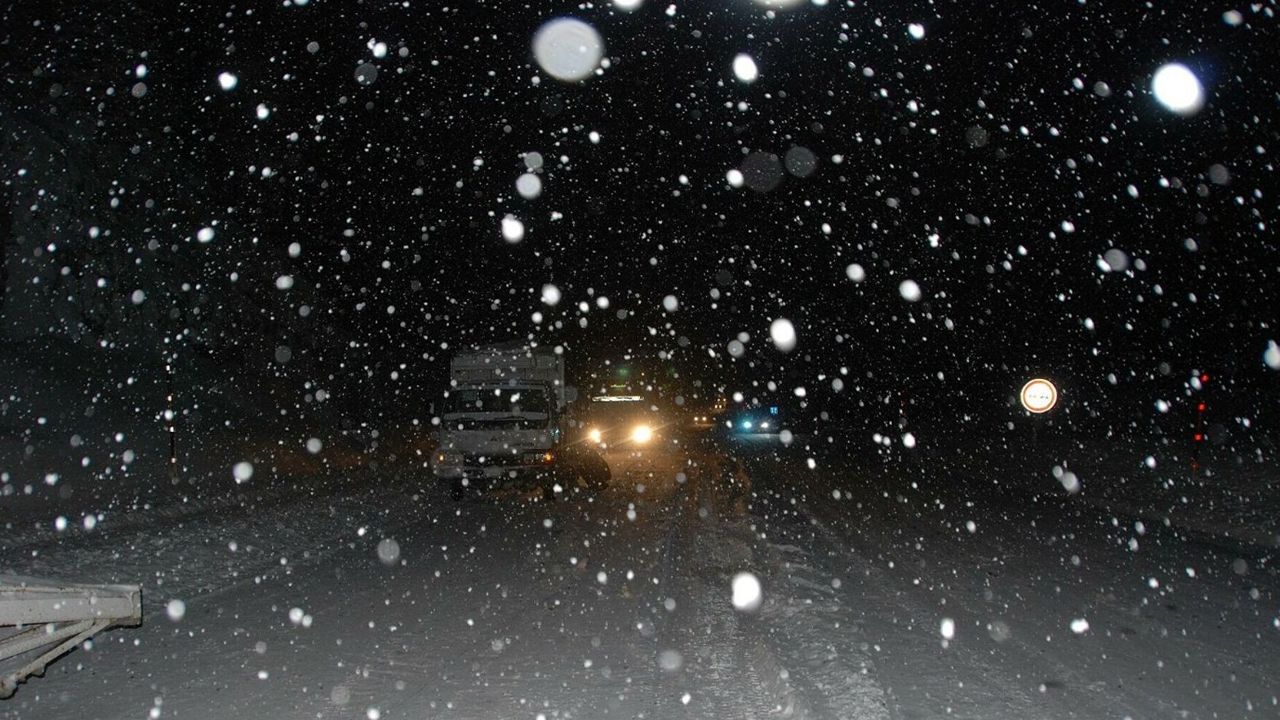 AKOM uyardı! İstanbul'da sağanak gibi kar yağacak