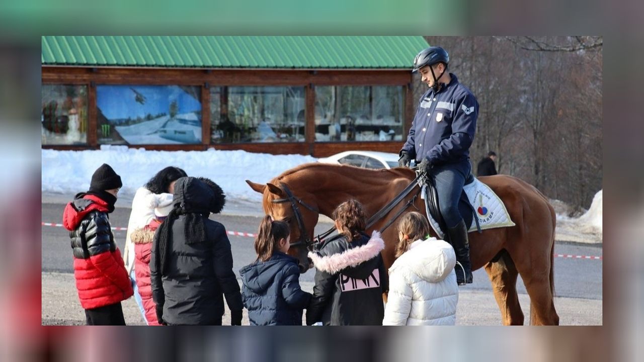 Atlı jandarma timleri Kartepe'deki kayak merkezinde göreve başladı! 