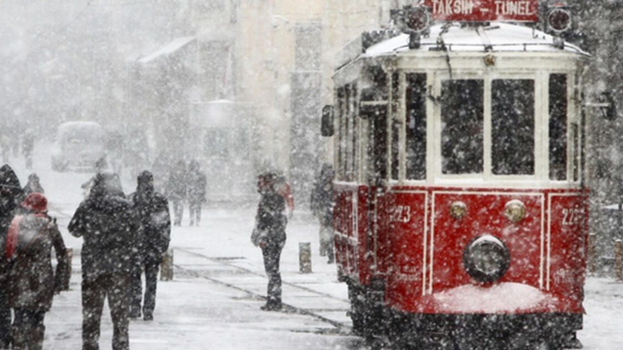 Balkanlar'dan girdi İstanbul’a kar geliyor! Meteoroloji Uzmanı gün verdi!