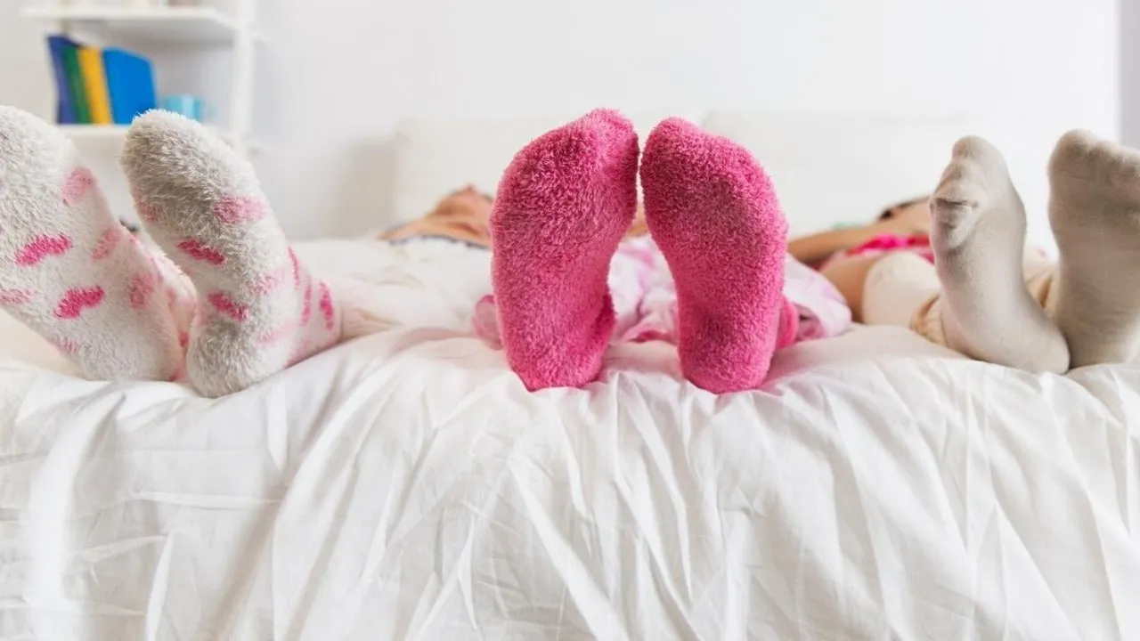  Islak çorapla yatmak: Cesaret gerektiren mucizevi bir tedavi! İşte şaşırtan yöntemin teknikleri!