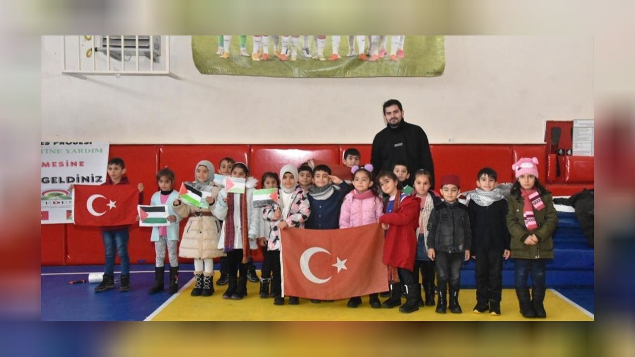 Erzurum'da okullar Filistin için düzenledikleri kermesle tam 150 bin lira topladı! 