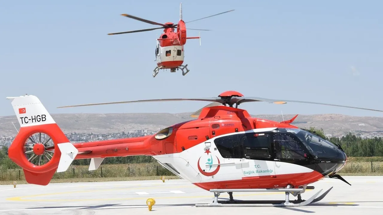 Hastaneye ulaşım sağlayamayan hasta ambulans helikopterle taşındı