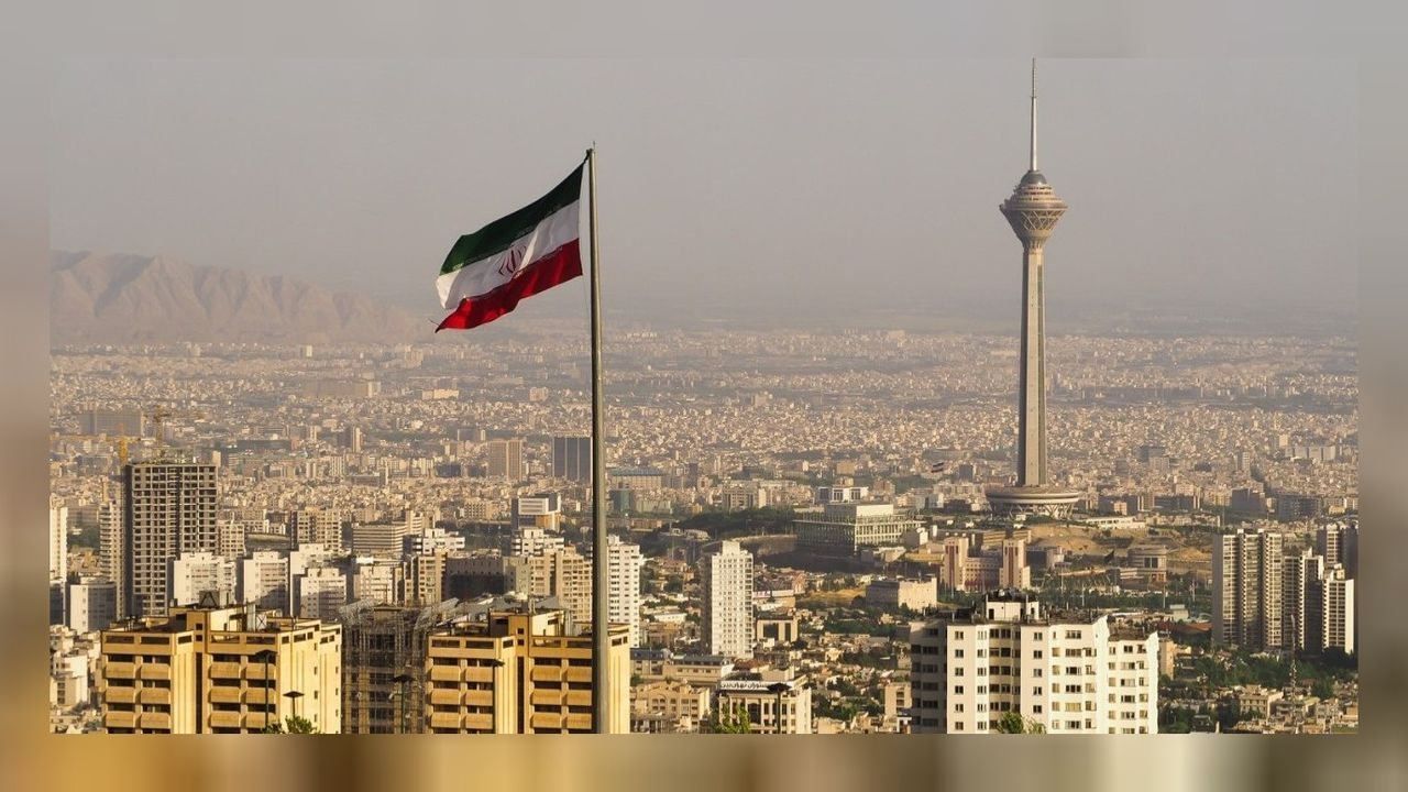 İran'da bombalı iki çanta patlatıldı: En az 73 ölü, 140 yaralı var 