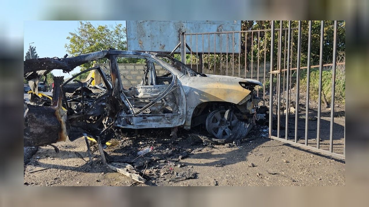 İsrail Lübnan'da seyir halindeki araca saldırdı! 2 kişi hayatını kaybetti