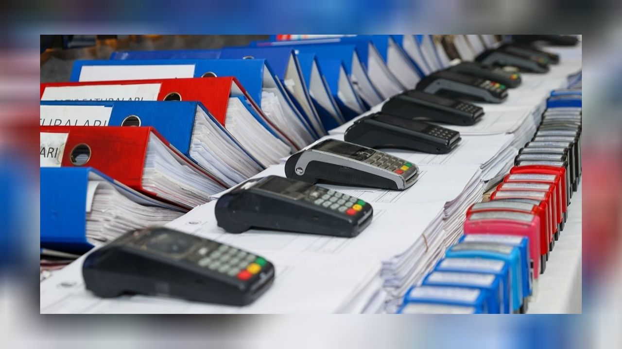 İzmir'de operasyon! 11 milyar liralık naylon fatura kesmişler