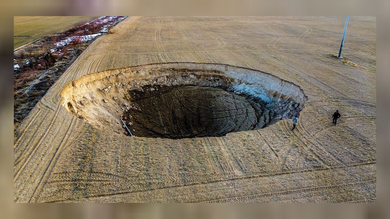 Karaman'da 63 metre boyunda 35 metre derinliğinde obruk oluştu! 