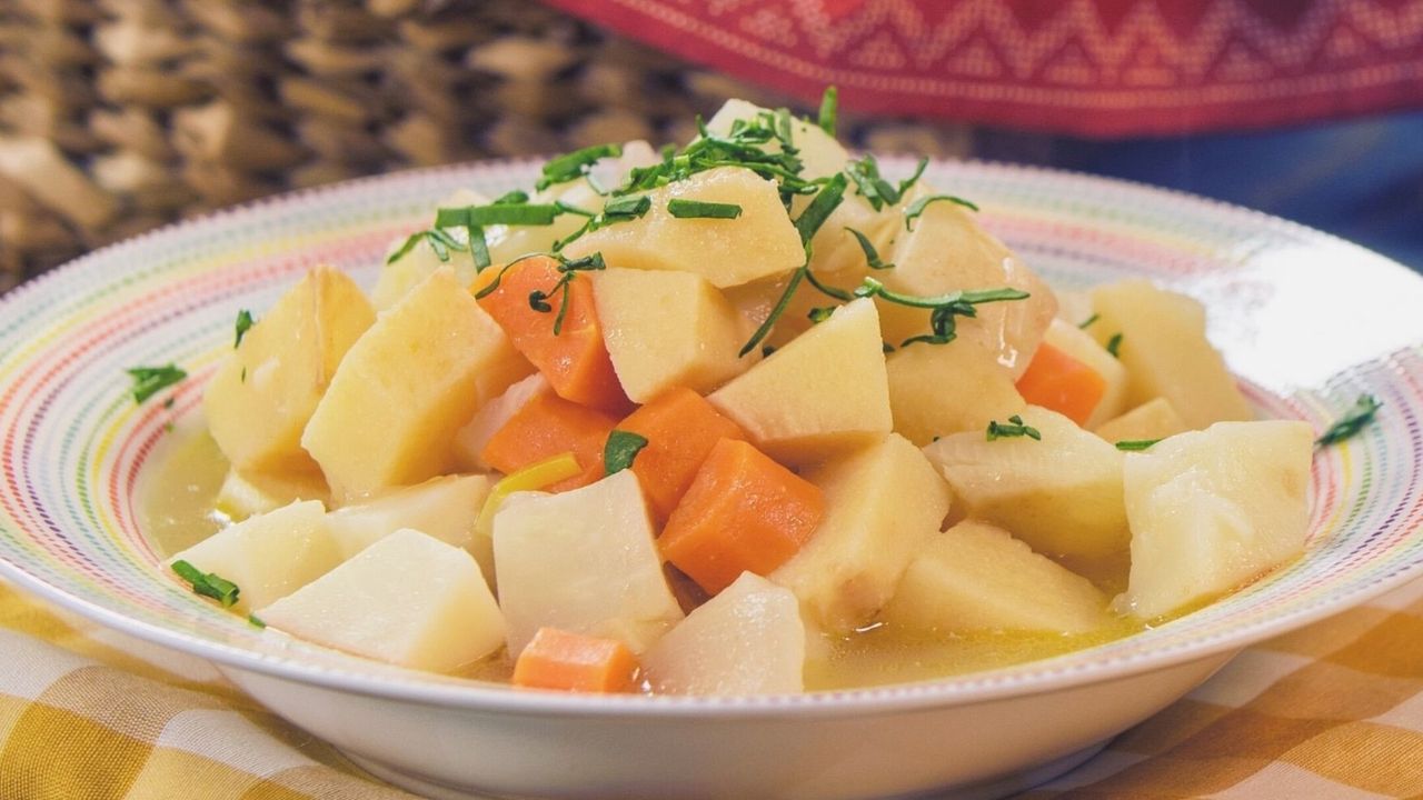 Kışın bu yemek adeta vitamin deposu! Kereviz sevmeyenler bile bu tarife bayılacak