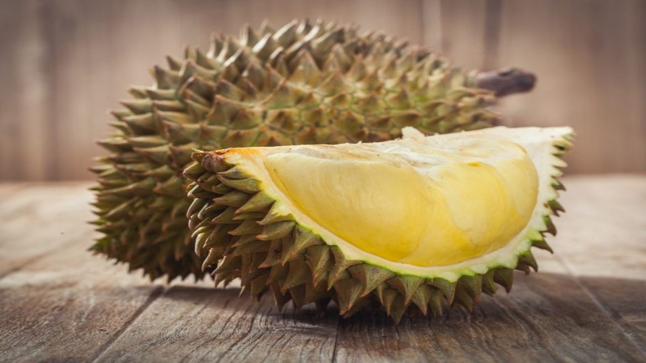 Meyvelerin kralı olarak biliniyor: Durian meyvesi! Tadı nasıl, nerede yetişiyor?