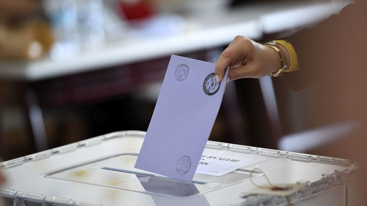 Partilerin oy pusulalarındaki yerleri belli oldu! 