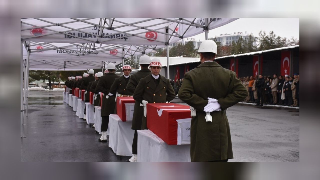 Pençe-Kilit'te şehit olan askerlere Şırnak'ta cenaze töreni