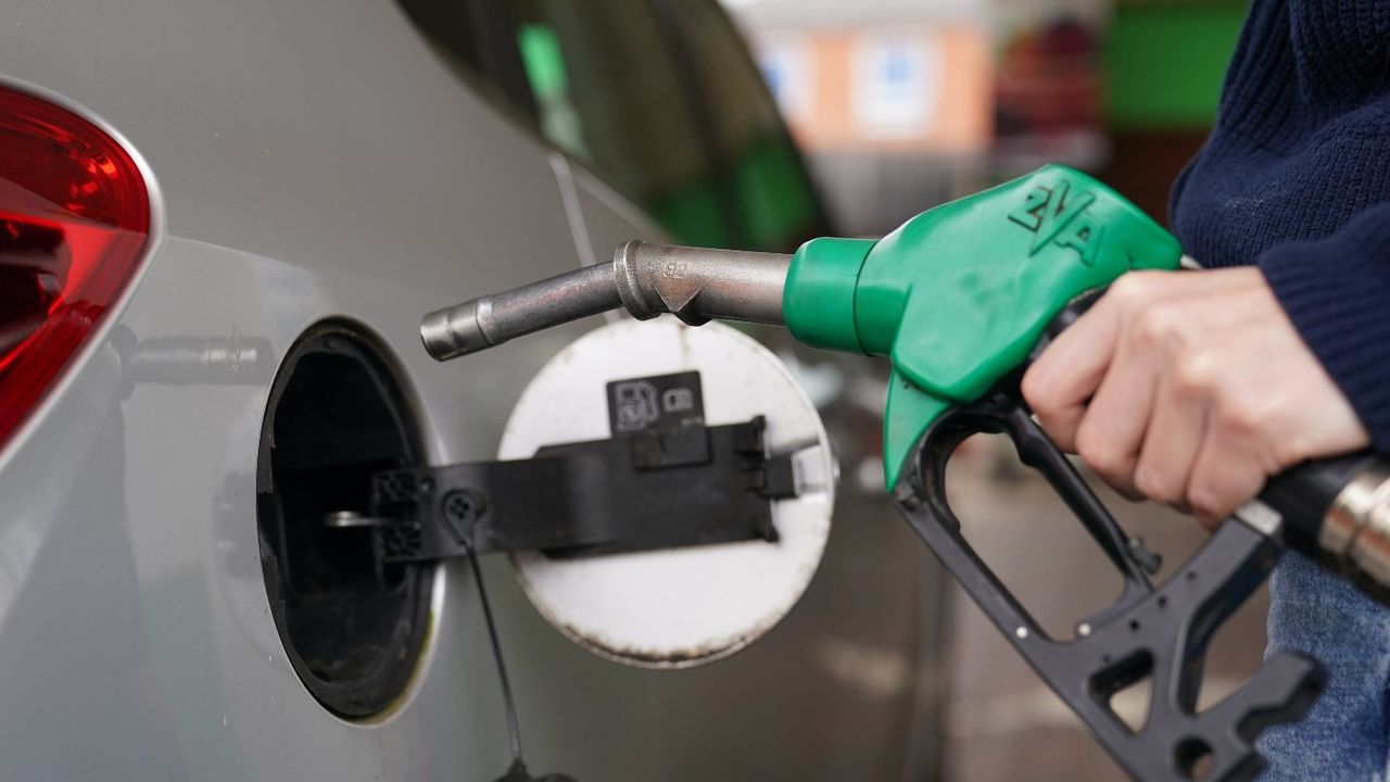 Sıcak haber! Benzin ve motorine bu gece bir kez daha zam gelebilir! 