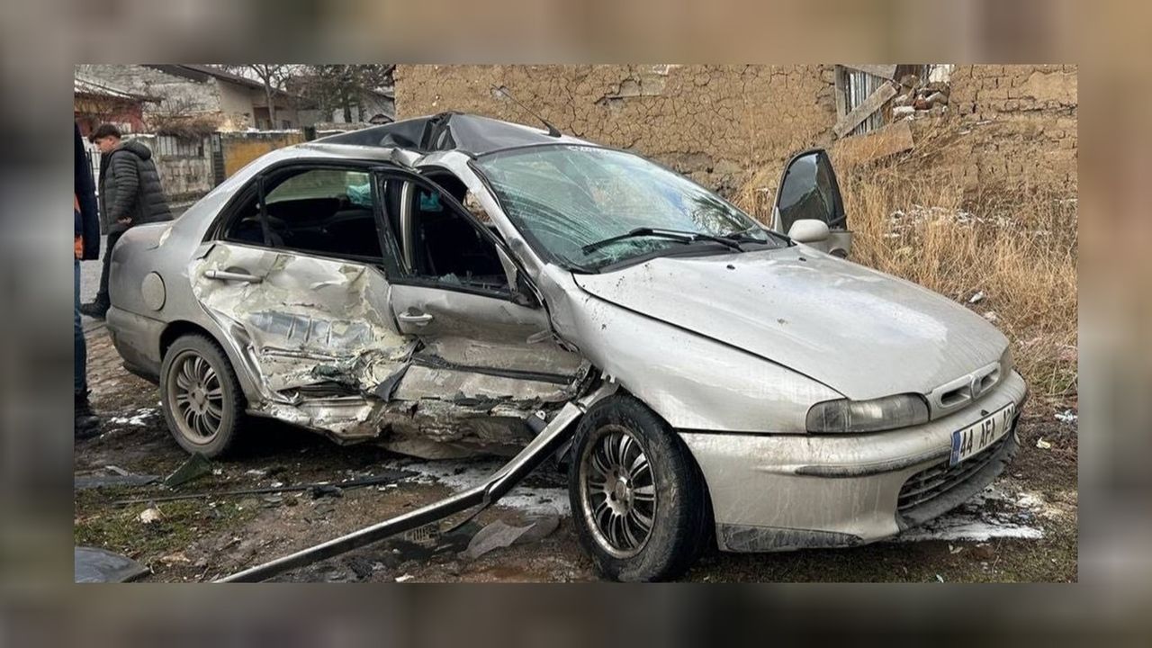 Sivas'ta endişelendiren kaza! 5 yaralı hastanelere sevk edildi 