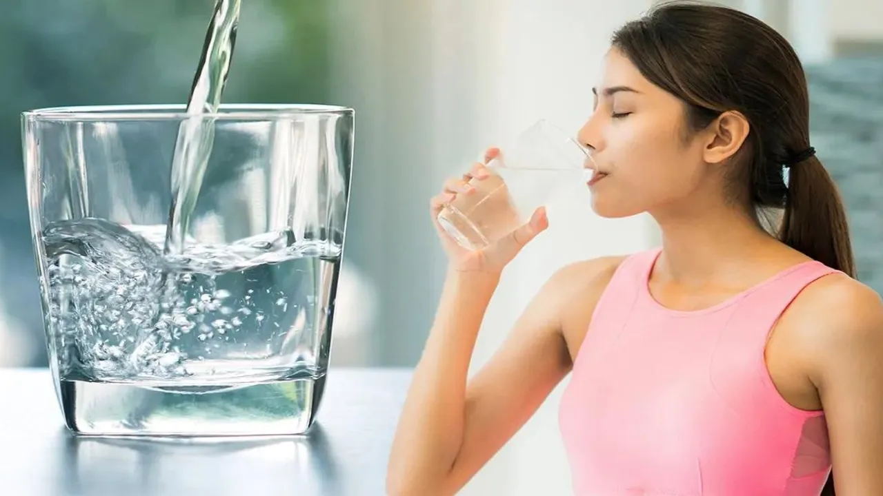 Su içmenin zararları ortaya çıktı! Uzmanlardan uyarı: Hangi zamanlarda su içmek hastalıklara davetiye çıkarıyor?