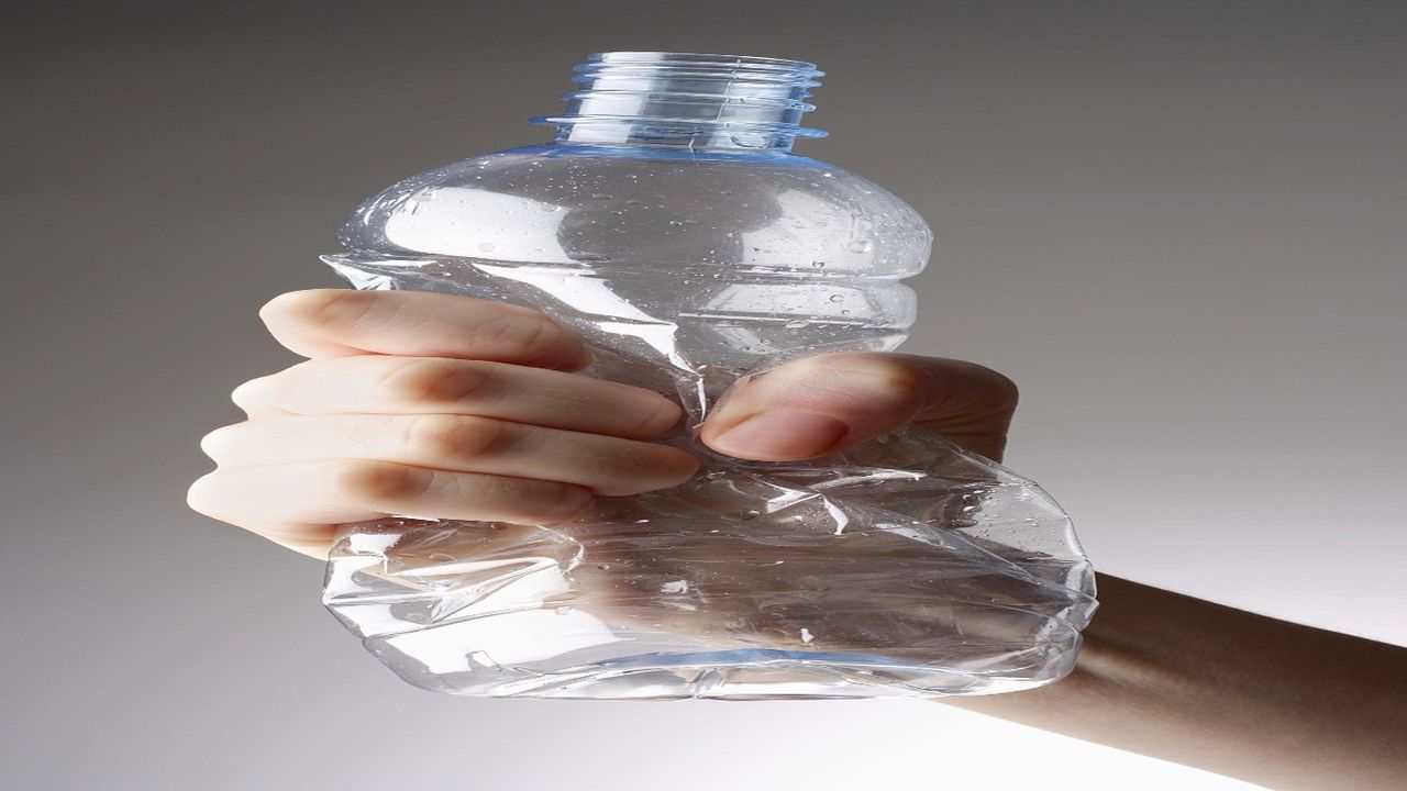 Su şişelerindeki ölümcül tehlike: Nanoplastikler!