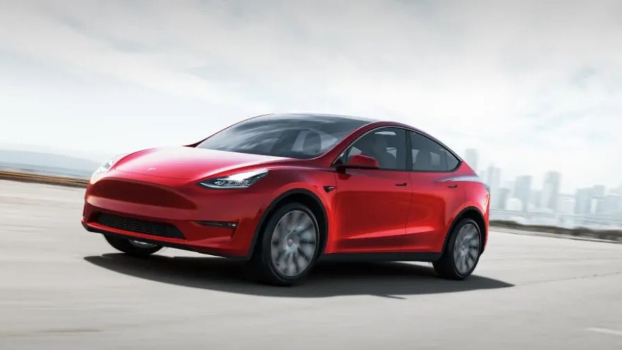 Tesla Model Y ile ilgili menzil tahminleri düşerken iki yeni renkleri geliyor!