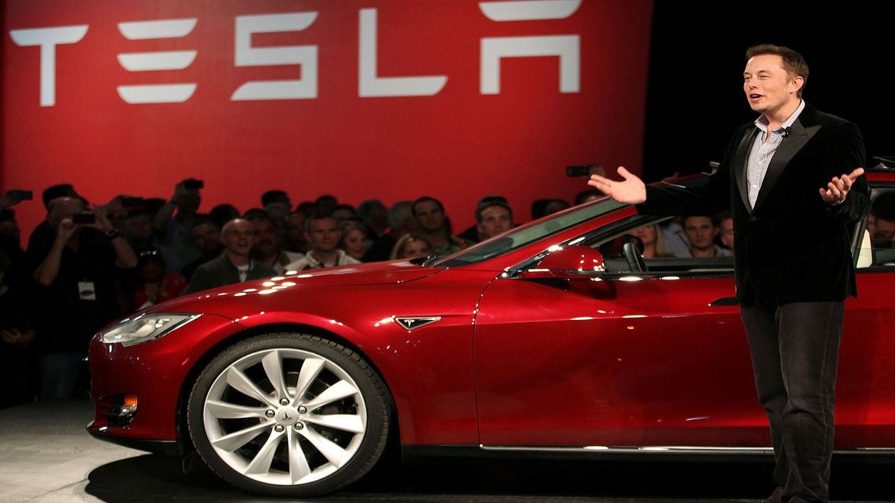 Tesla sahipleri Autopilot'u iyileştirmesi beklenen güncellemeden şikayetçi!