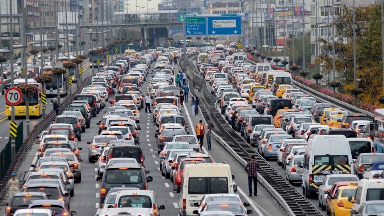 Yeni yılın ilk mesaisi başladı! İstanbul tekrar trafiğe teslim 