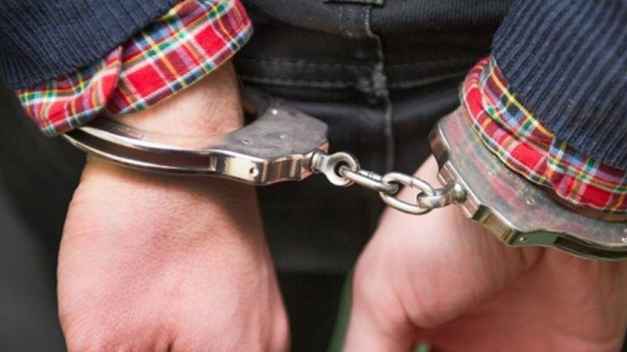 Afyonkarahisar'da iki araçta uyuşturucu araması: 4 şüpheliye gözaltı kararı 