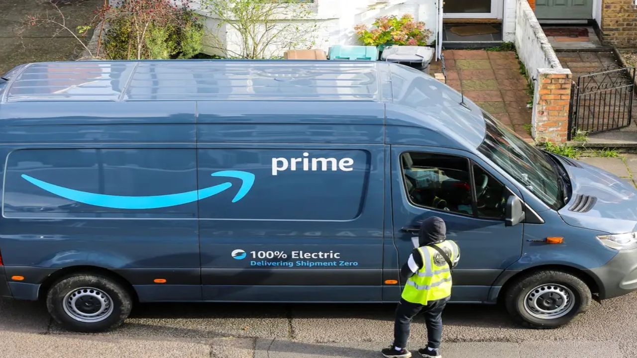 Amazon teslimat şoförü bir müşterinin köpeğini çalmakla suçlanınca işinden oldu!