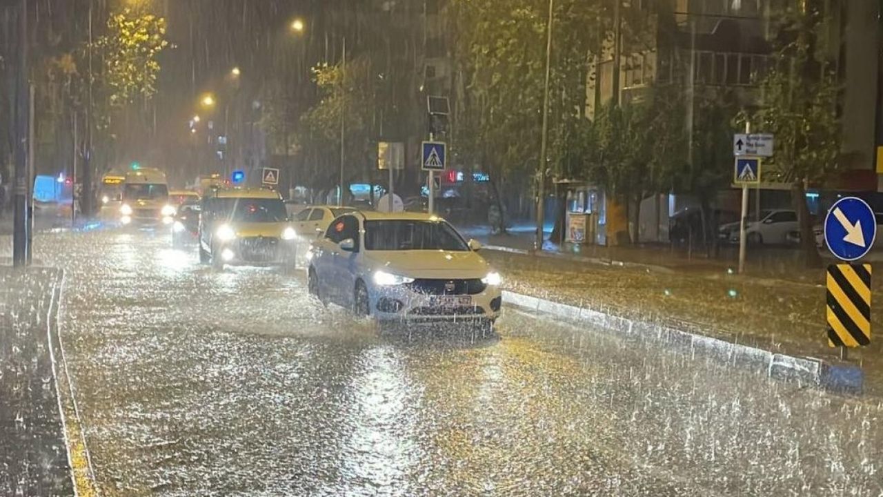 Antalya şiddetli yağışlara teslim! 