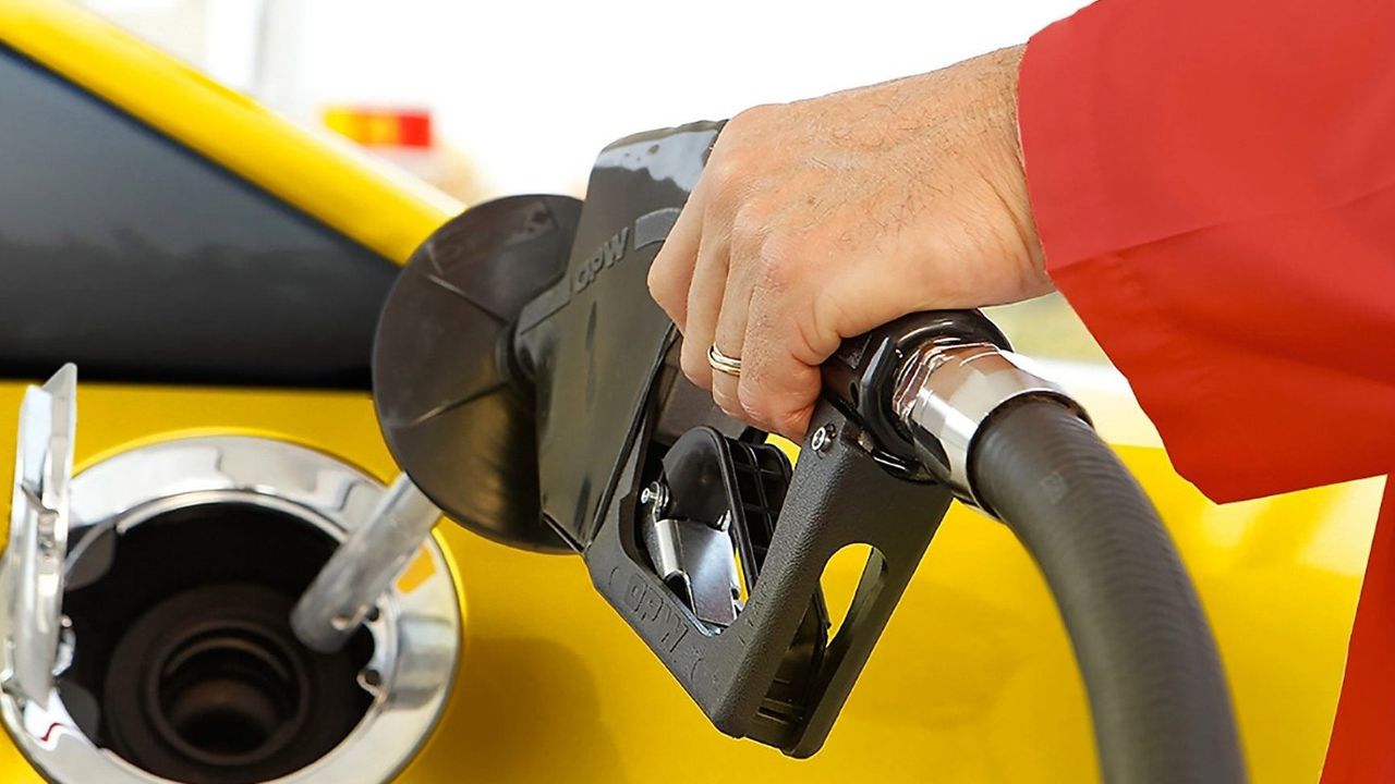 Araçlar şimdiden kuyruğa girdi! Bu gece benzine zam geliyor 