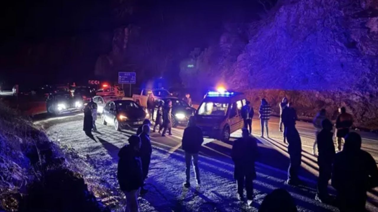 Artvin'de heyelan faciası! Yollar ulaşıma kapandı