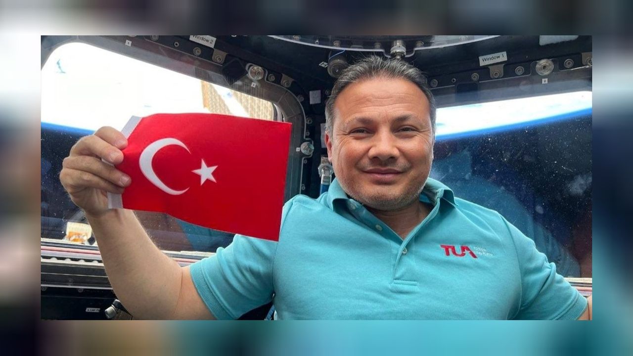 Astronot Gezeravcı'dan dönüşün ertelenmesine dair mesaj var! 