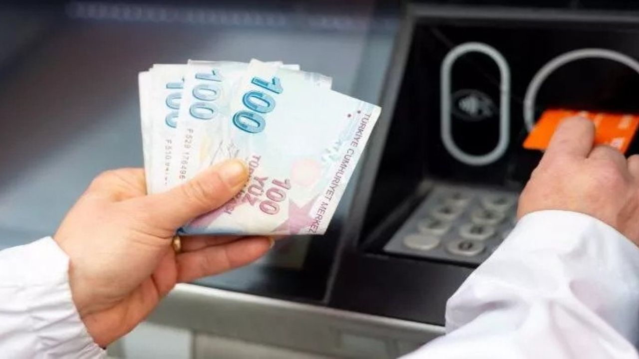 Bankalardan emekliyi üzen karar! ATM kullanmayı bilmeyen emekli yandı