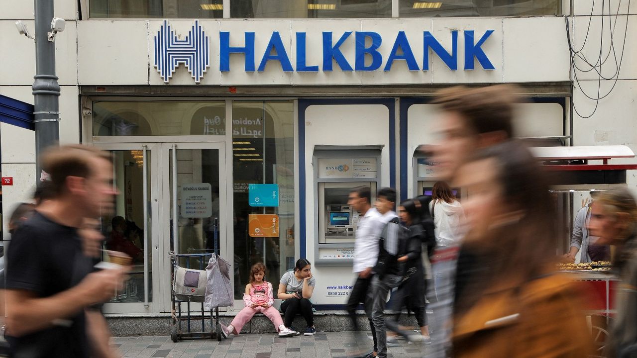 Borç batağına düşenlere Halkbank'tan destek! Şubeye bile gitmeden 70.000 TL kredi için tek şart var!