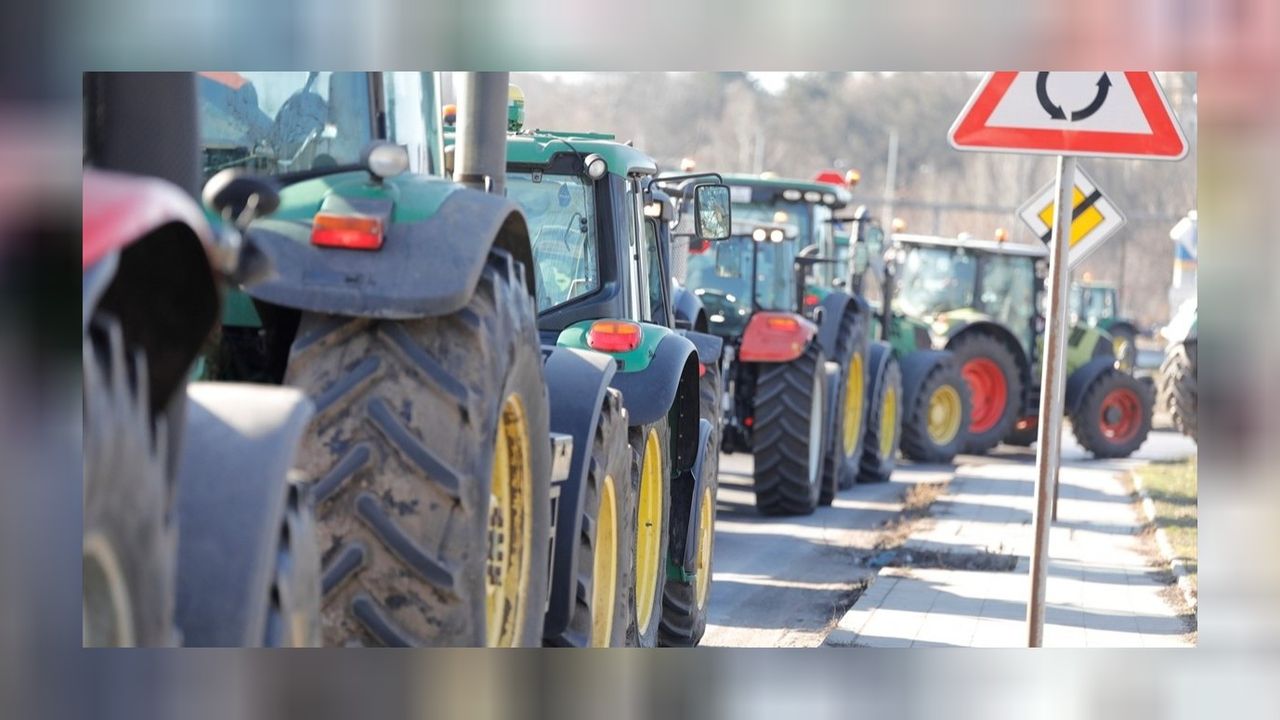 Bulgaristanlı çiftçiler sokaklara döküldü: Protesto her gün devam edecek! 